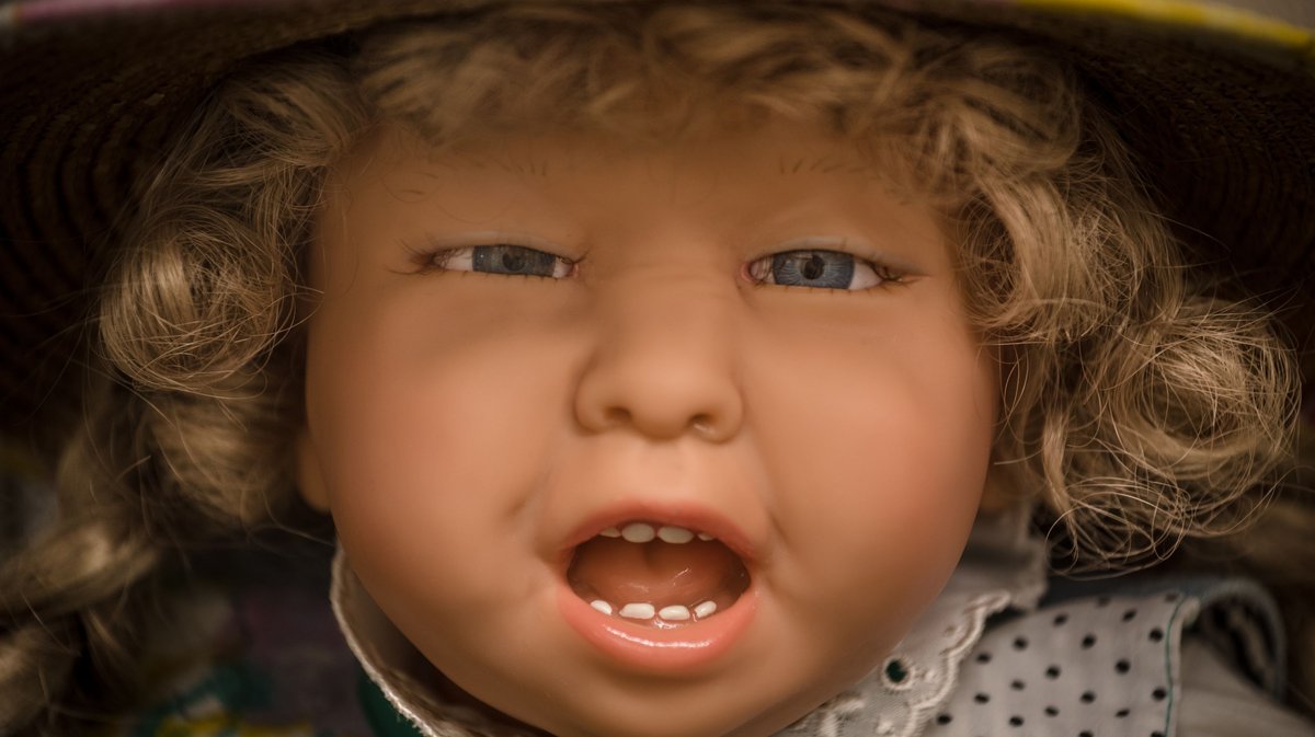 Eine Puppe ist im Puppenmuseum in Coburg zu sehen. 