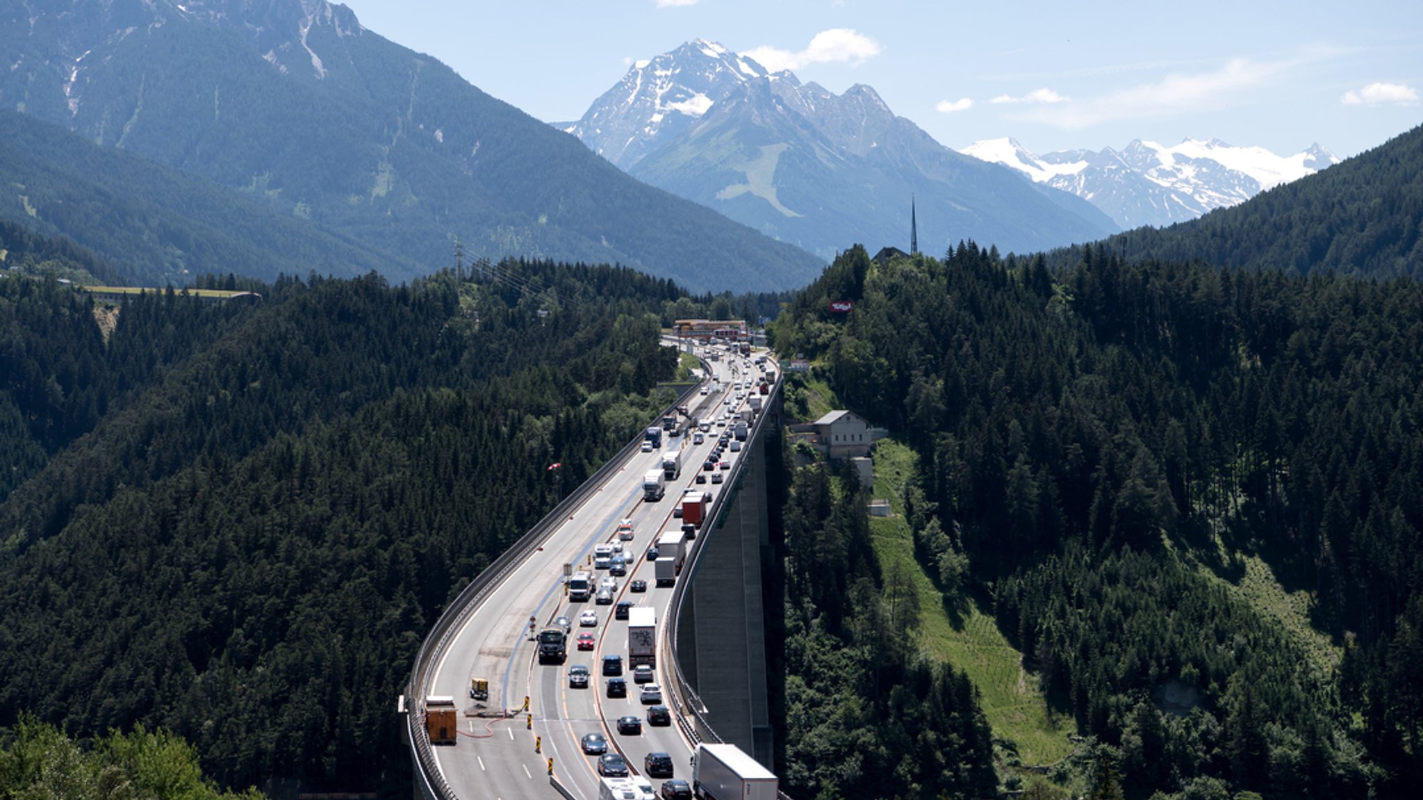 Brenner-Stau: Fahrverbote und Baustellen setzen Speditionen zu