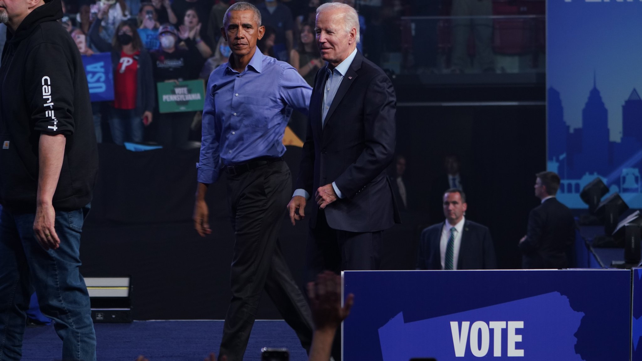 06.11.22: Barack Obama (l.) und Joe Biden (r.) bei einer Wahlkampfveranstaltung in Pennsylvania.