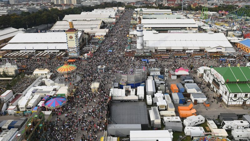 Das Oktoberfest von oben | Bild: Felix Hörhager dpa/bildfunk Das Oktoberfest von oben