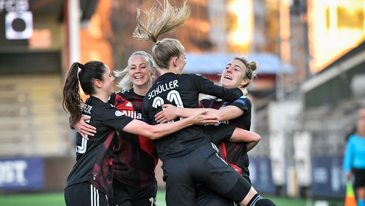 Frauen Fussball Showdown Zwischen Fc Bayern Und Vfl Wolfsburg Br24