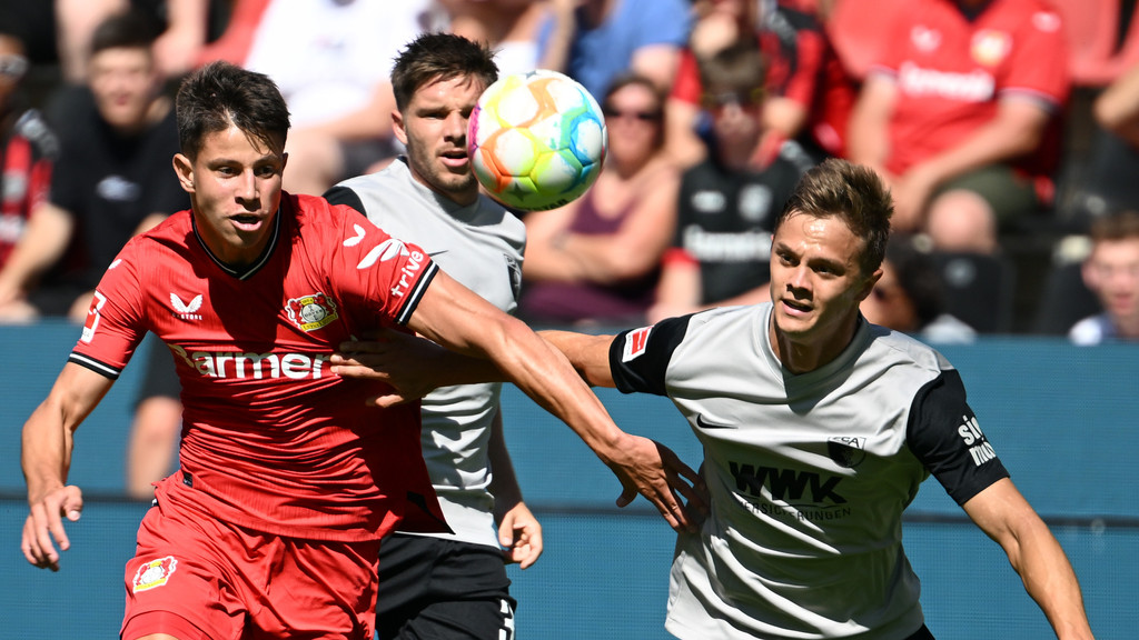 Spielszene Bayer Leverkusen - FC Augsburg