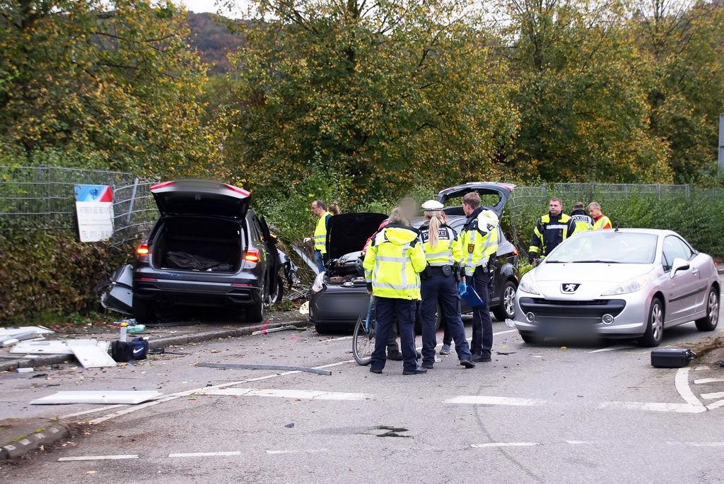 Fußgänger Von Auto Erfasst: Mutter Und Zwei Kinder Tot | BR24