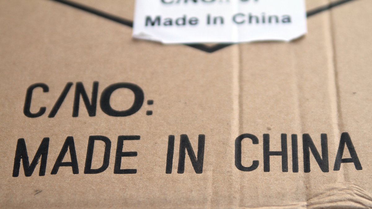 Symbolbild: Karton mit der Aufschrift "Made in China" 