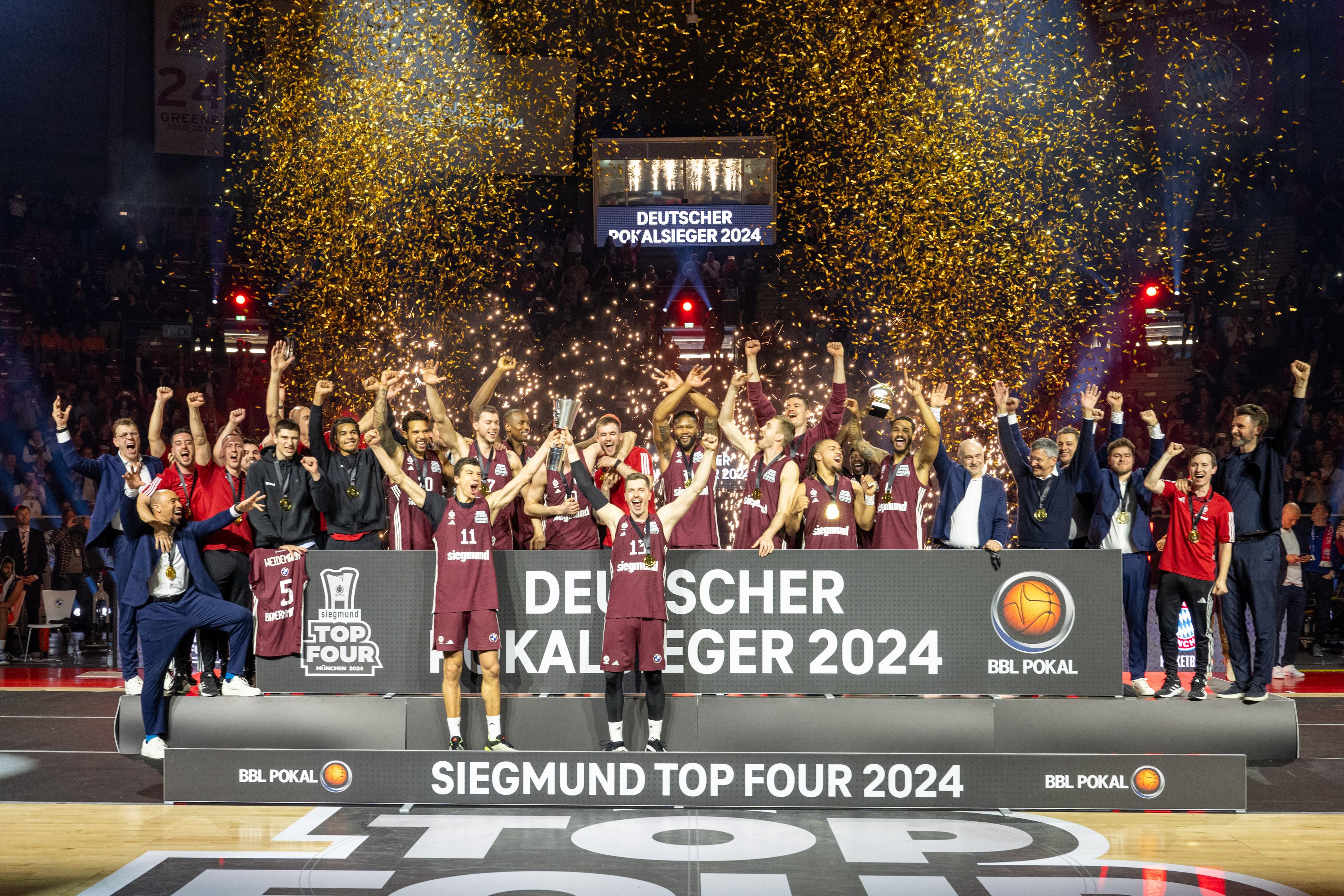 Siegerehrung BBL-Pokalfinale 2024: Gewinner FC Bayern Basketball