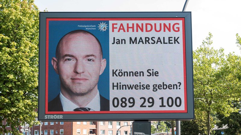 Die mutmaßlichen Spionage-Aktivitäten von Jan Marsalek rücken in den Fokus des Wirecard-Prozesses. Nach dem Ex-Wirecard-Vorstand Jan Marsalek wird weiterhin gefahndet. | Bild: dpa-Bildfunk/Daniel Bockwoldt Die mutmaßlichen Spionage-Aktivitäten von Jan Marsalek rücken in den Fokus des Wirecard-Prozesses. Nach dem Ex-Wirecard-Vorstand Jan Marsalek wird weiterhin gefahndet.