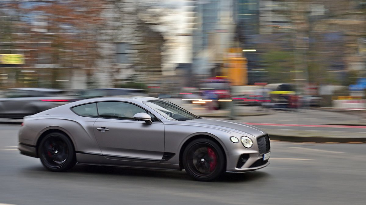 Symbolbild Reichtum: Luxuswagen der britischen Marke Bentley 