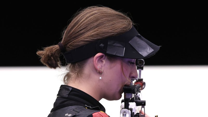 Olympia 2024: Die Freisinger Sportschützin Anna Janßen | Bild: picture-alliance/dpa Olympia 2024: Die Freisinger Sportschützin Anna Janßen