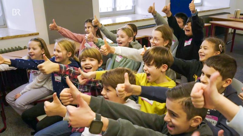 Im Demokratieworkshop des Kreisjugendrings haben die Viertklässler der Grundschule St. Walburg in Eichstätt viel gelernt. | Bild: BR Im Demokratieworkshop des Kreisjugendrings haben die Viertklässler der Grundschule St. Walburg in Eichstätt viel gelernt.