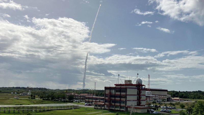 Die neue europäische Trägerrakete Ariane 6 startet am europäischen Weltraumbahnhof in Kourou | Bild: dpa-Bildfunk/Rachel Boßmeyer Die neue europäische Trägerrakete Ariane 6 startet am europäischen Weltraumbahnhof in Kourou