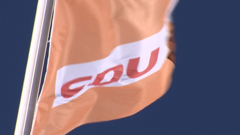 Fahne der CDU weht im Wind