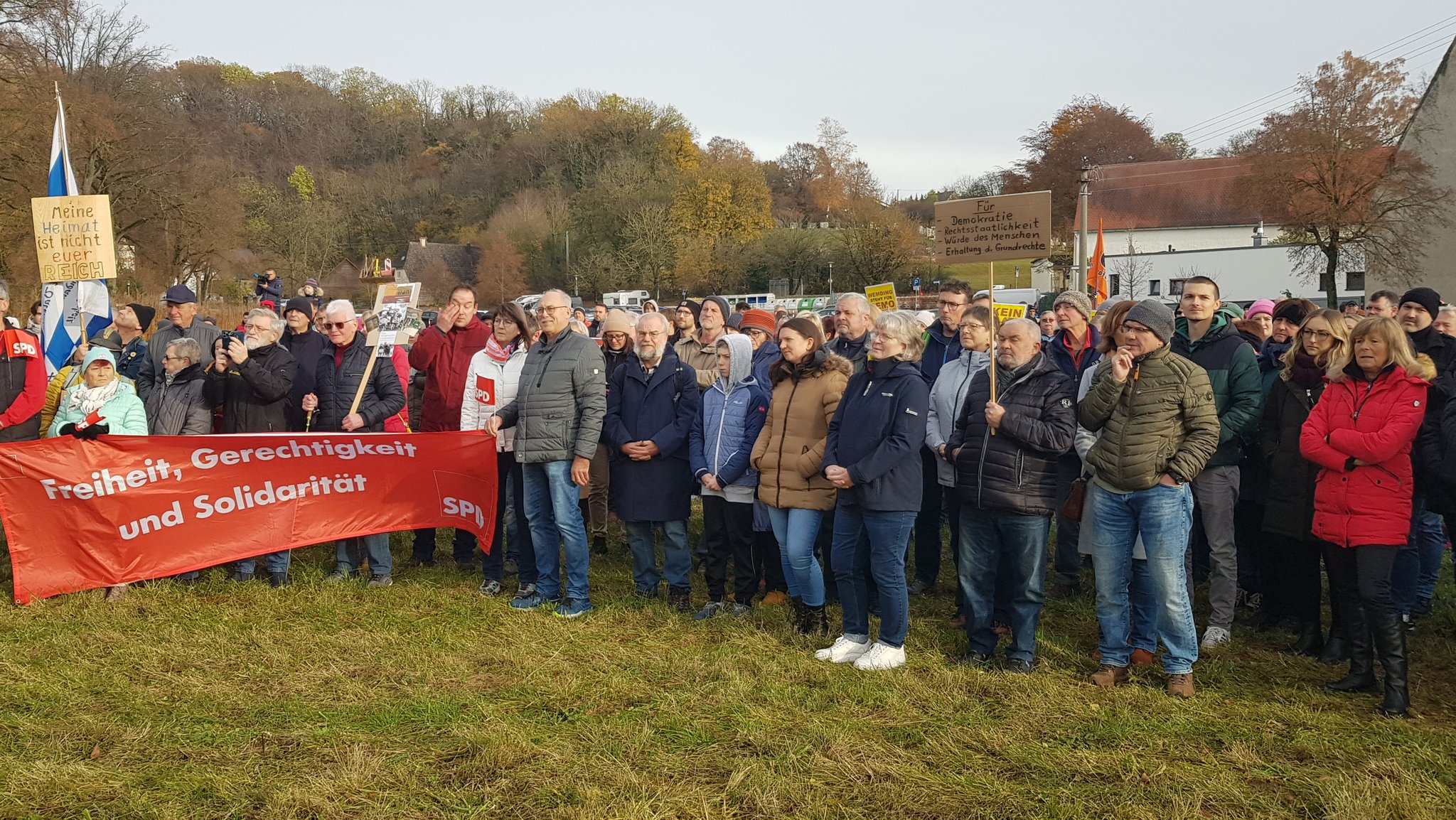 Demonstration gegen Reichsbürger-Treffen in Wemding