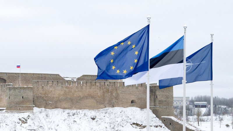 Die estnisch-russische Grenze in Narva | Bild: picture alliance / Hans Lucas | Benjamin Furst Die estnisch-russische Grenze in Narva