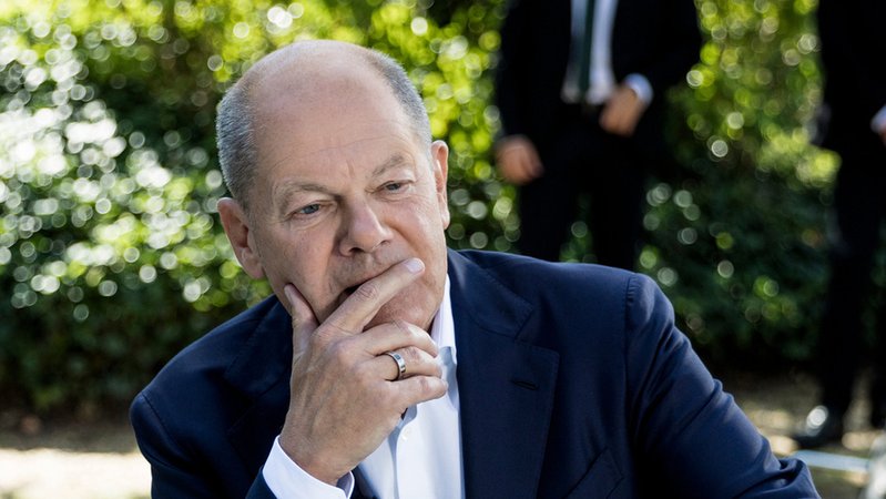 Kanzler Olaf Scholz, SPD, im ZDF-interview | Bild: dpa-Bildfunk/Thomas Kierok Kanzler Olaf Scholz, SPD, im ZDF-interview