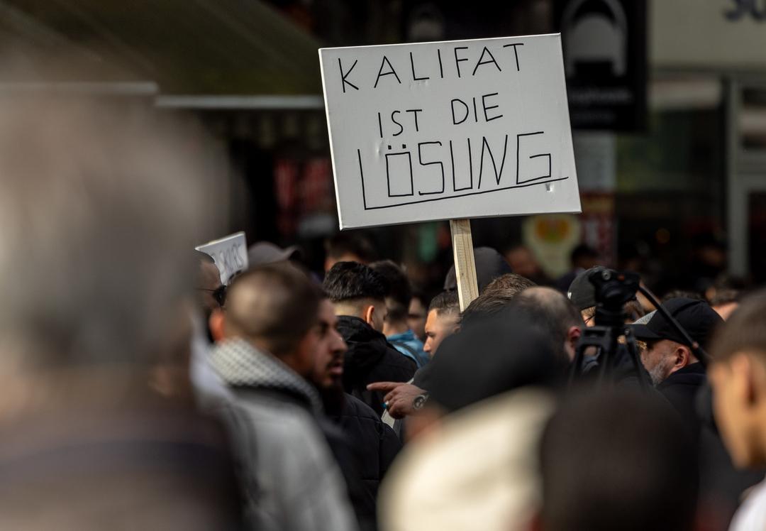 Scholz schließt Konsequenzen nach Islamisten-Demo nicht aus