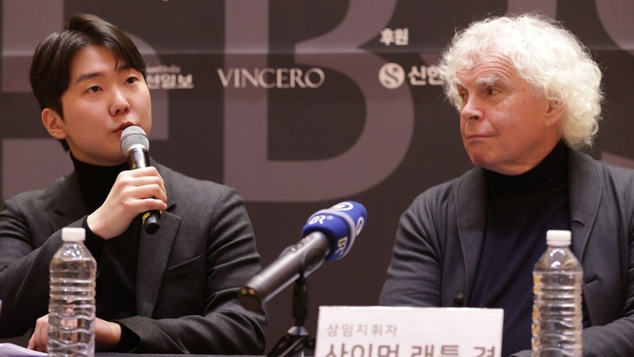 Dirigent Sir Simon Rattle und Pianist Seong-Jin Cho