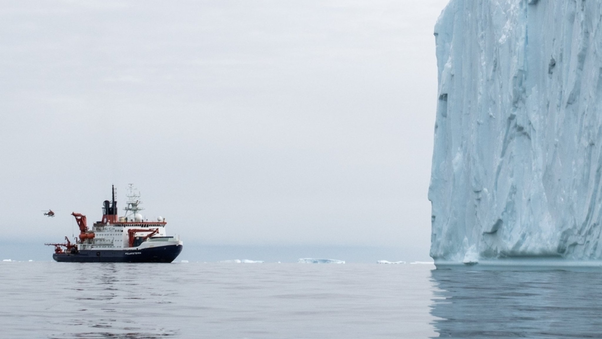 Das deutsche Forschungsschiff "Polarstern" fährt in der Pine-Island-Bucht in der Westantarktis.