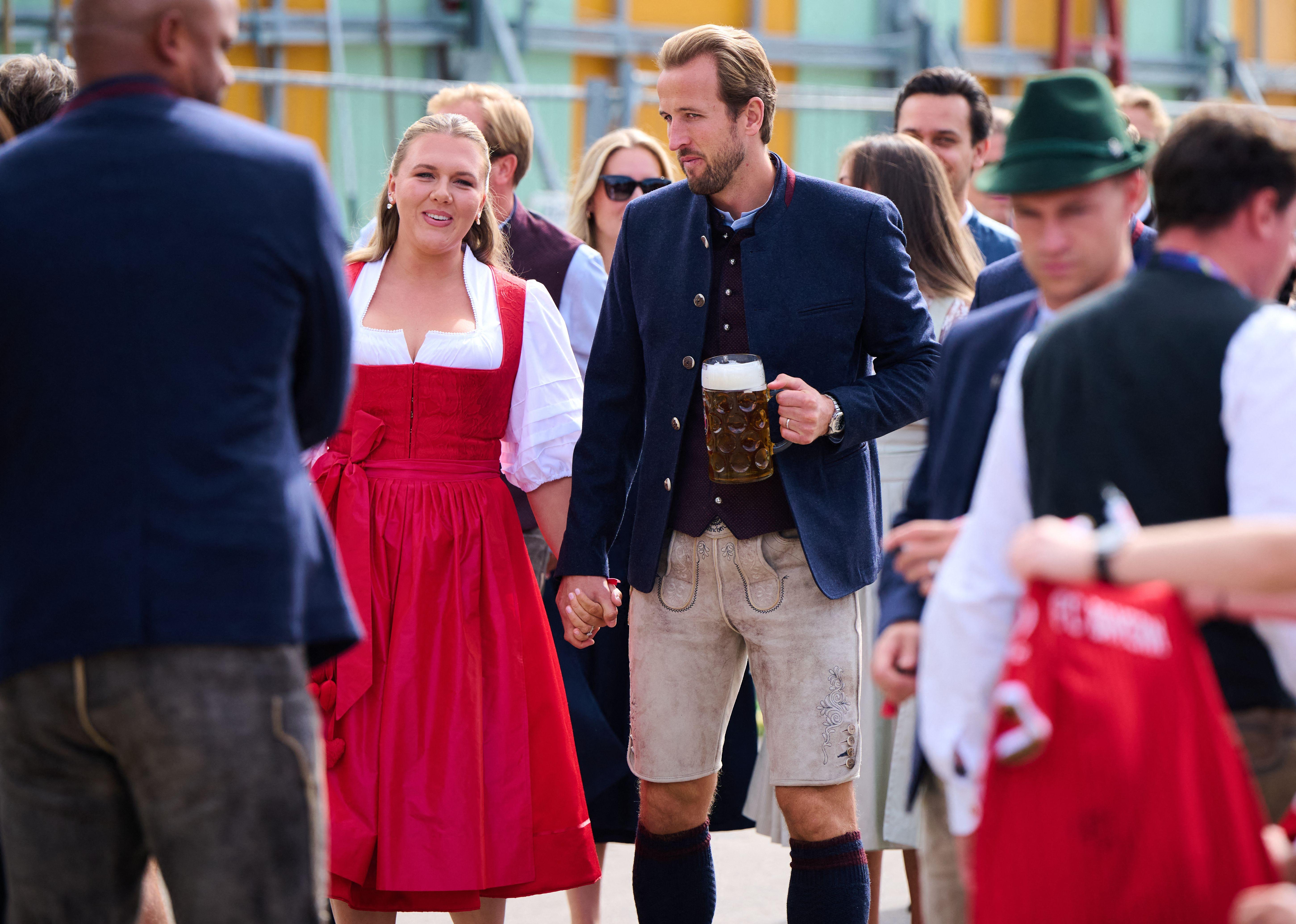 Der FC Bayern München auf der Wiesn | Bild:dpa-Bildfunk/Sven Hoppe