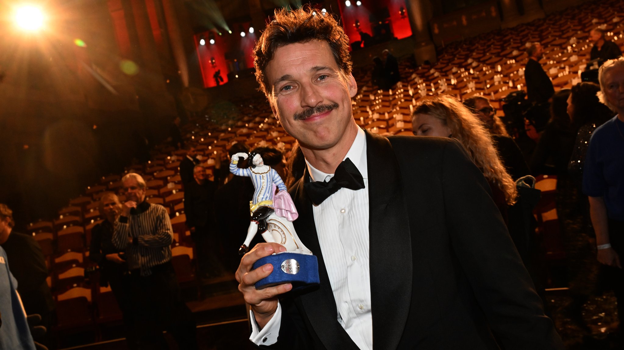 Schauspieler Florian David Fitz erhält den Ehrenpreis. | Bild: picture alliance/dpa | Felix Hörhager Schauspieler Florian David Fitz erhält den Ehrenpreis.