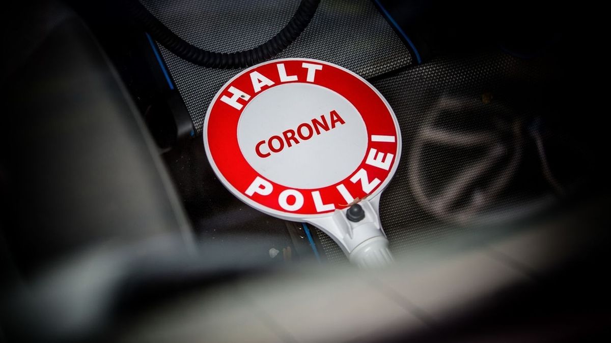 Polizisten Im Gesundheitsamt Verband Kritisiert Corona Einsatz Br24