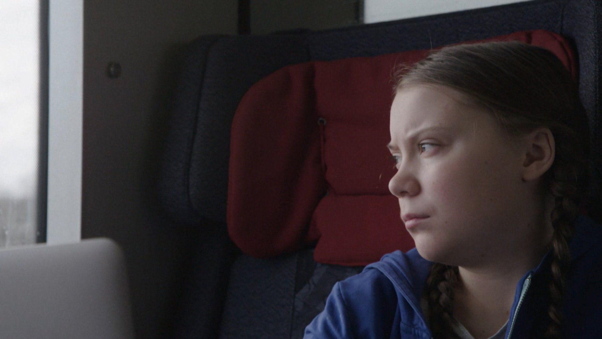 Greta Thunberg auf Schritt und Tritt mit der Kamera begleitet, Filmszene aus "I am Greta"