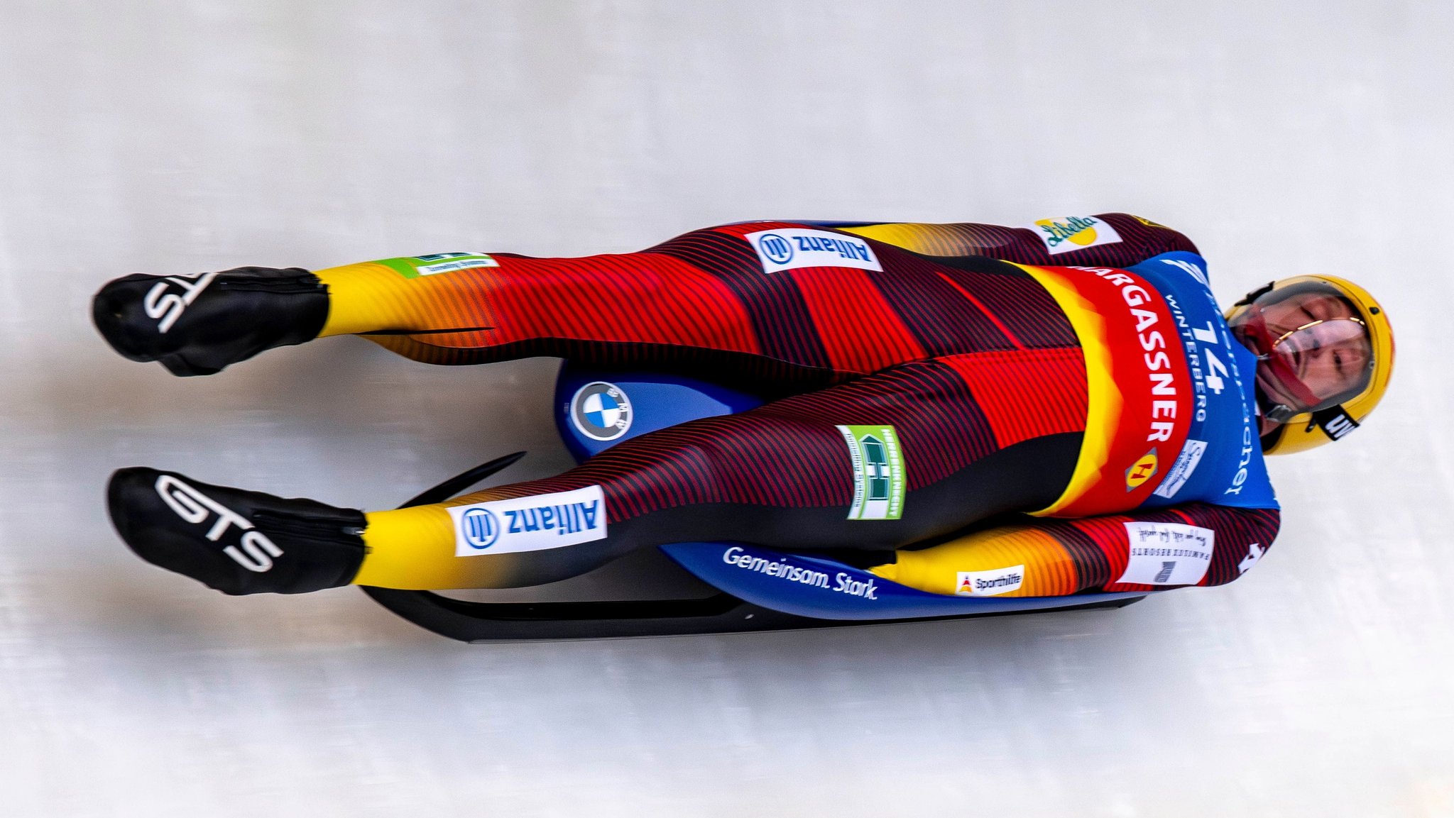 06.12.2025, Nordrhein-Westfalen, Winterberg: Rodeln: Weltcup, Einsitzer, Männer, 1. Durchgang: Felix Loch (Deutschland) fährt durch den Kanal. Foto: David Inderlied/dpa +++ dpa-Bildfunk +++