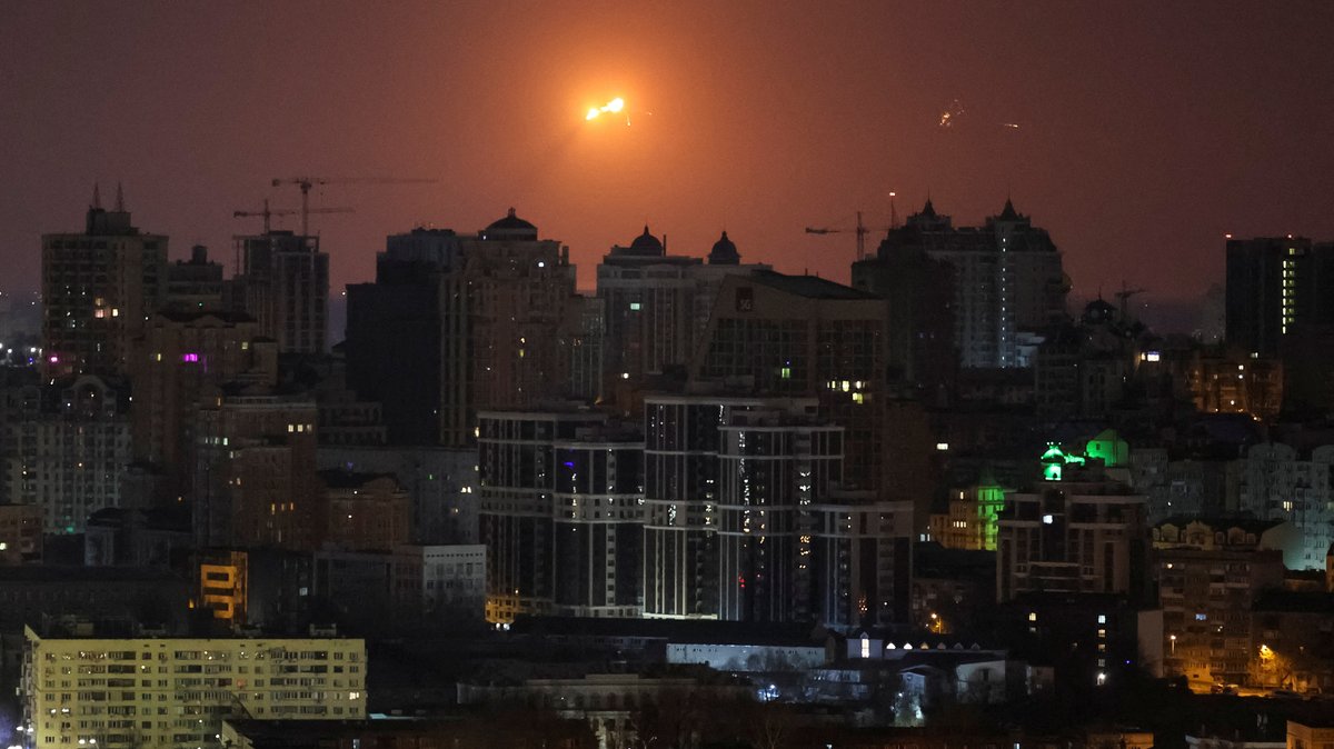 Russischer Raketenangriff auf das Kiewer Stadtzentrum (Aufnahme vom 24. März 2024)