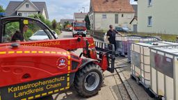 Chamer Feuerwehrleute helfen im Raum Augsburg als Ölwehr. Sie haben rund 700.000 Liter Öl-Wasser-Gemisch aus überschwemmten Kellern abgepumpt.  | Bild:Kreisbrandinspektion Cham