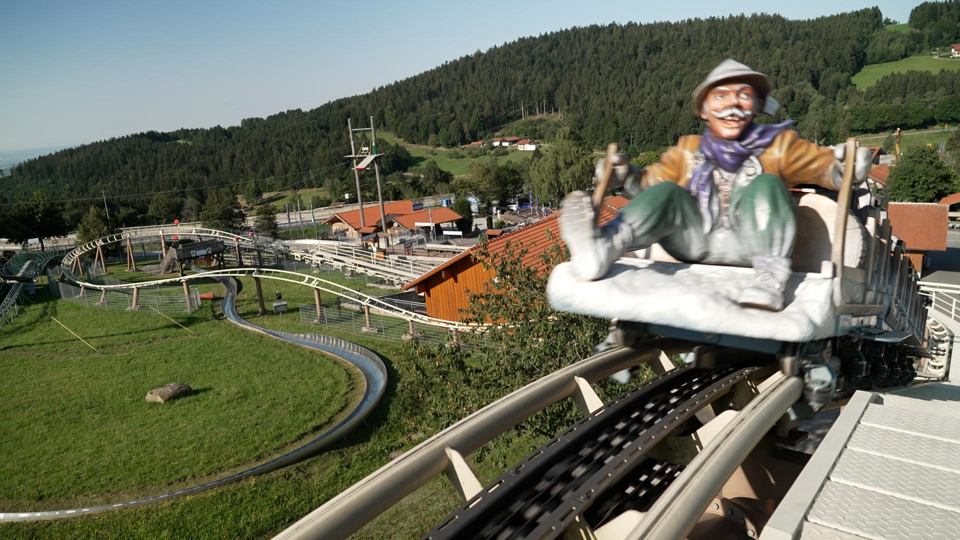 "Da voglwuide Sepp" im Freizeitland "D’Rodelbahn St. Englmar".