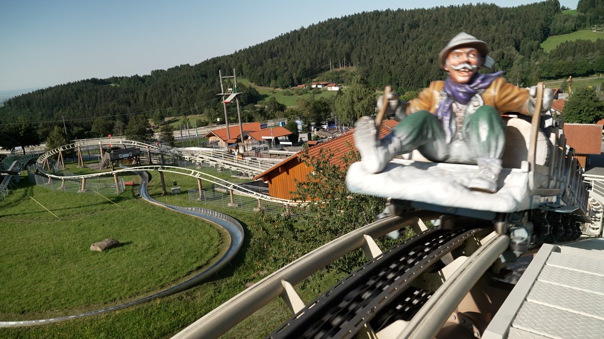 "Da voglwuide Sepp" im Freizeitland "D’Rodelbahn St. Englmar".