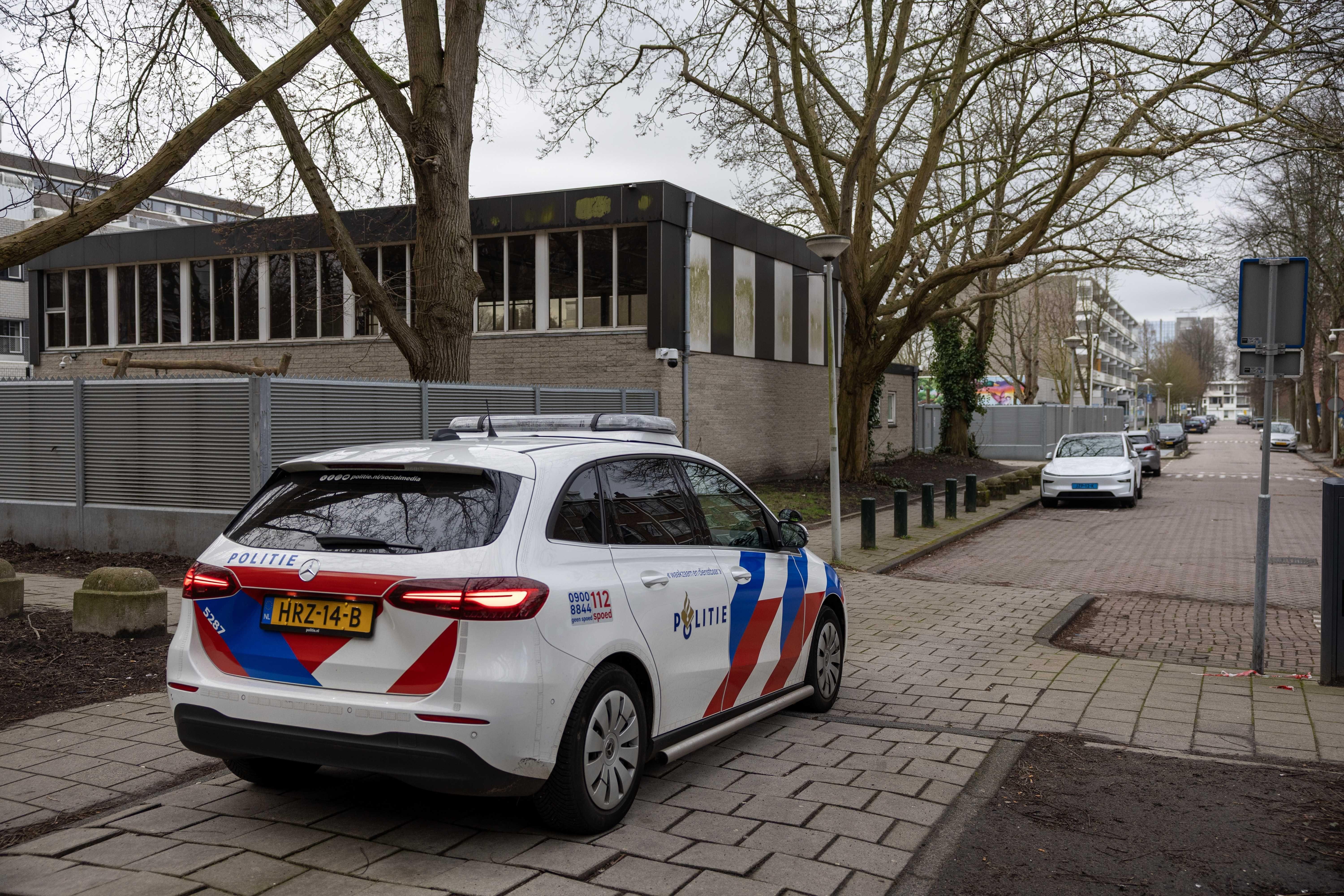 In Amsterdam ist bei einer Explosion am frühen Morgen eine jüdische Schule beschädigt worden.