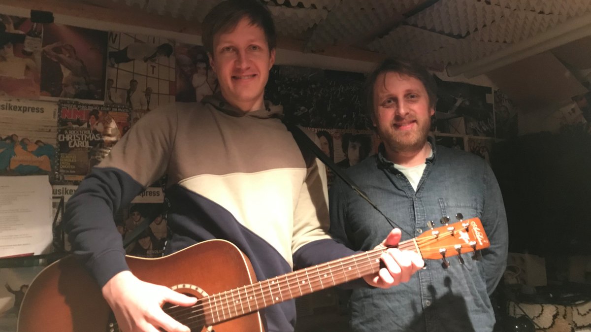 Das Duo "Okomod" macht Country-Rock in Rieser Mundart.