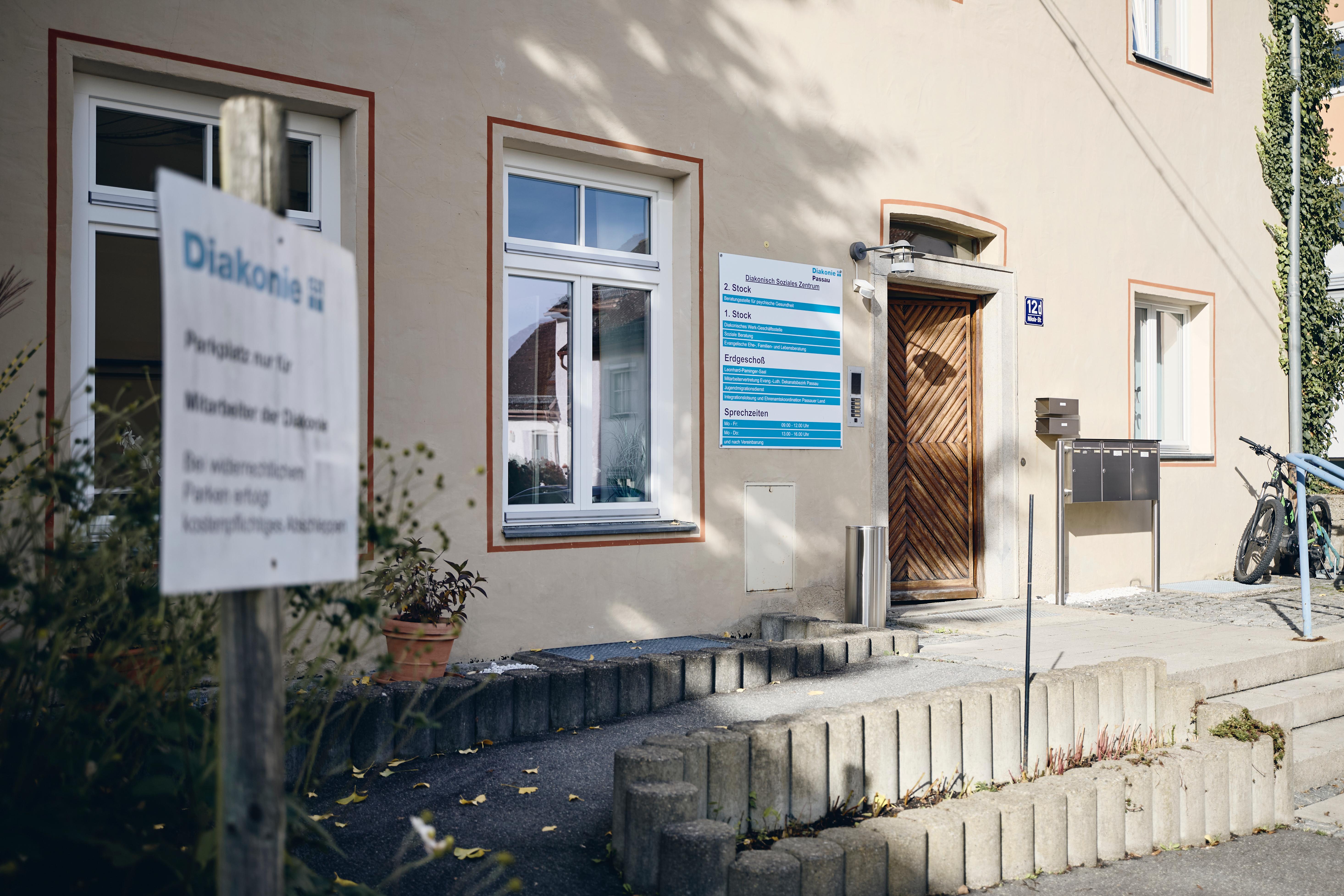 Geschäftsstelle und Hauptsitz der Diakonie Passau. Insolvenz in Eigenverwaltung .