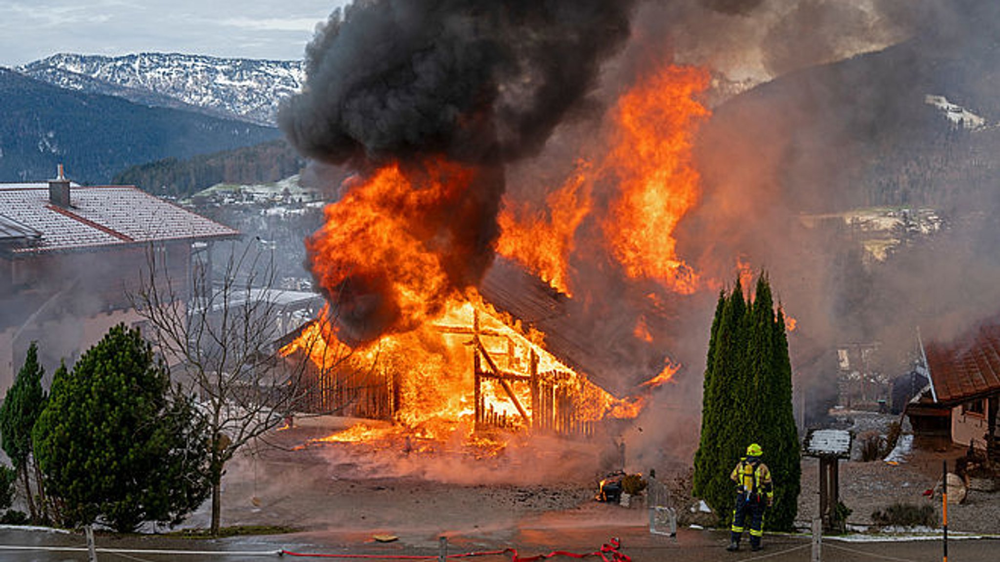 Großbrand am Untersalzberg: Stallgebäude abgebrannt