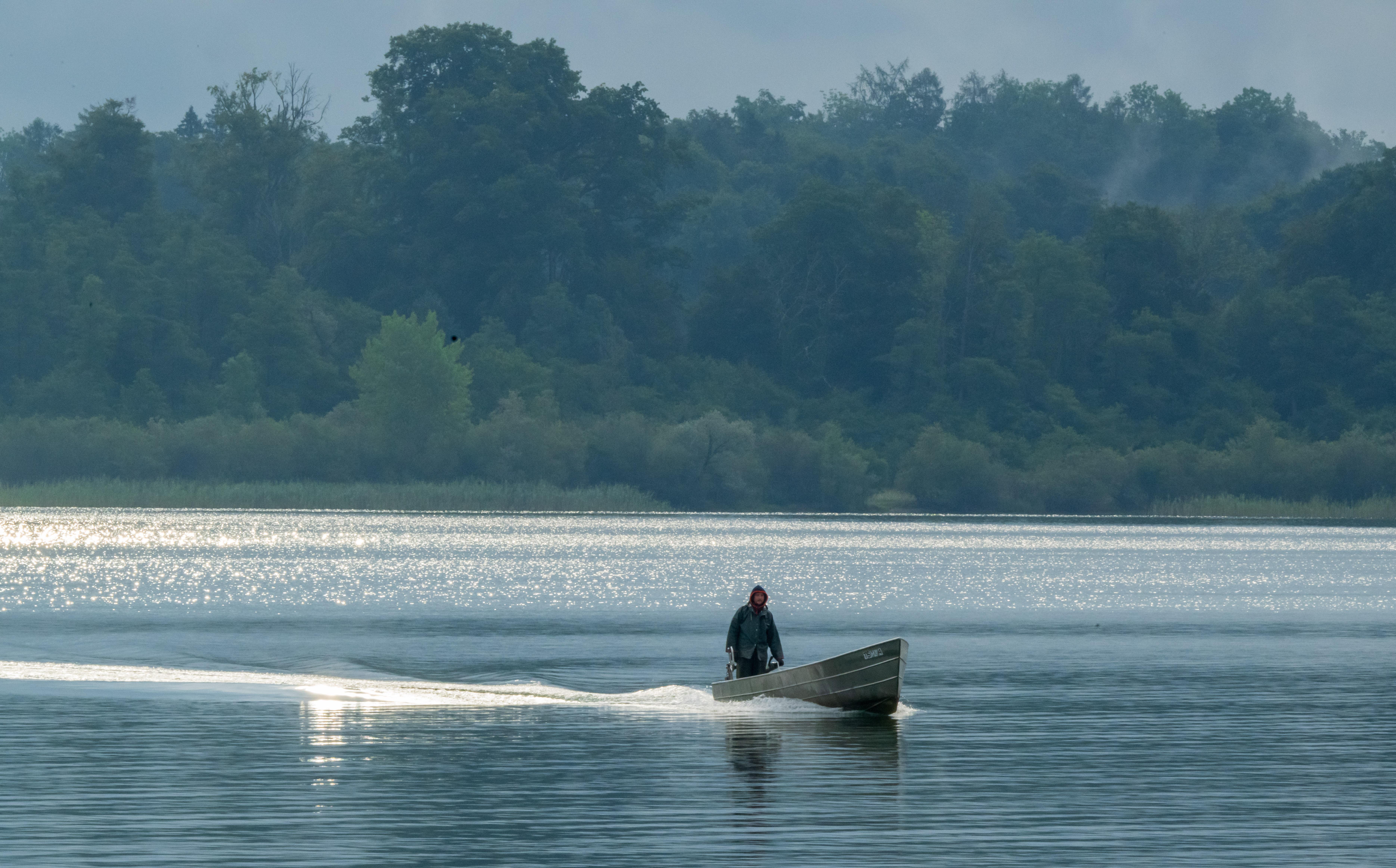 Ein Fischer auf dem Chiemsee.