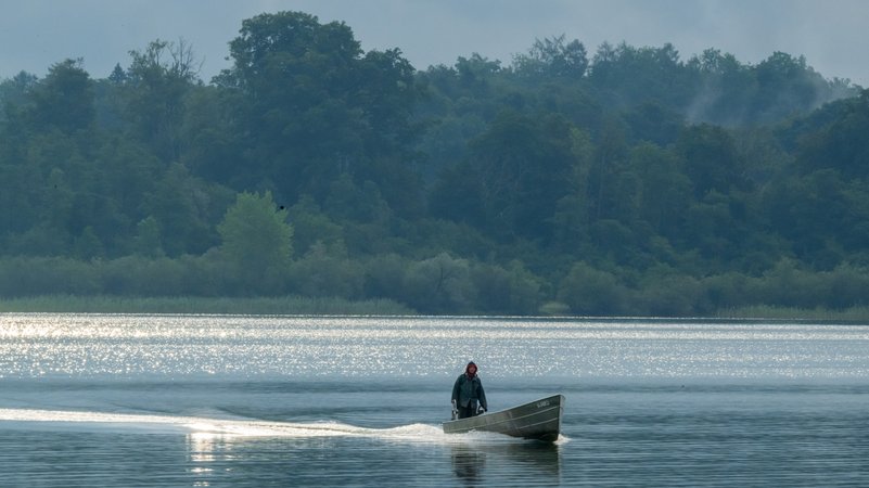 Ein Fischer auf dem Chiemsee.