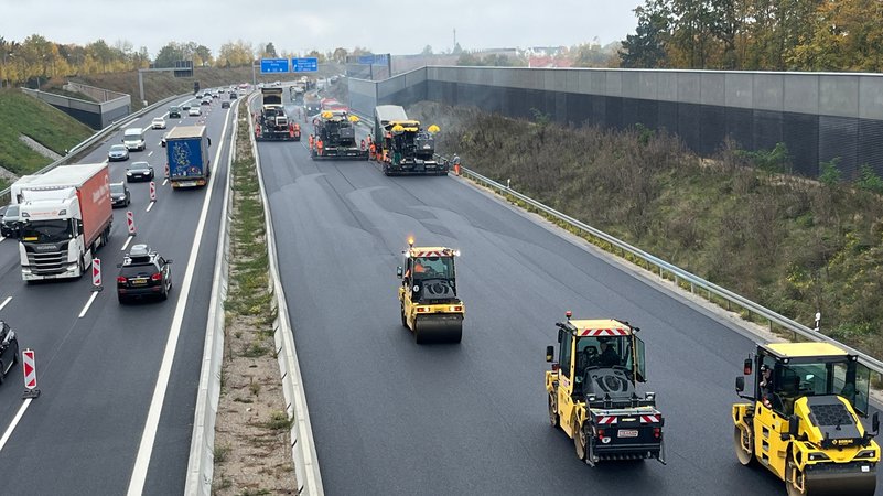 Der Ausbau der A3 zwischen dem Kreuz Regensburg und der Anschlussstelle Rosenhof wird nach fast siebenjähriger Bauzeit fertig gestellt. | Bild: BR/Sarah Höger Der Ausbau der A3 zwischen dem Kreuz Regensburg und der Anschlussstelle Rosenhof wird nach fast siebenjähriger Bauzeit fertig gestellt.
