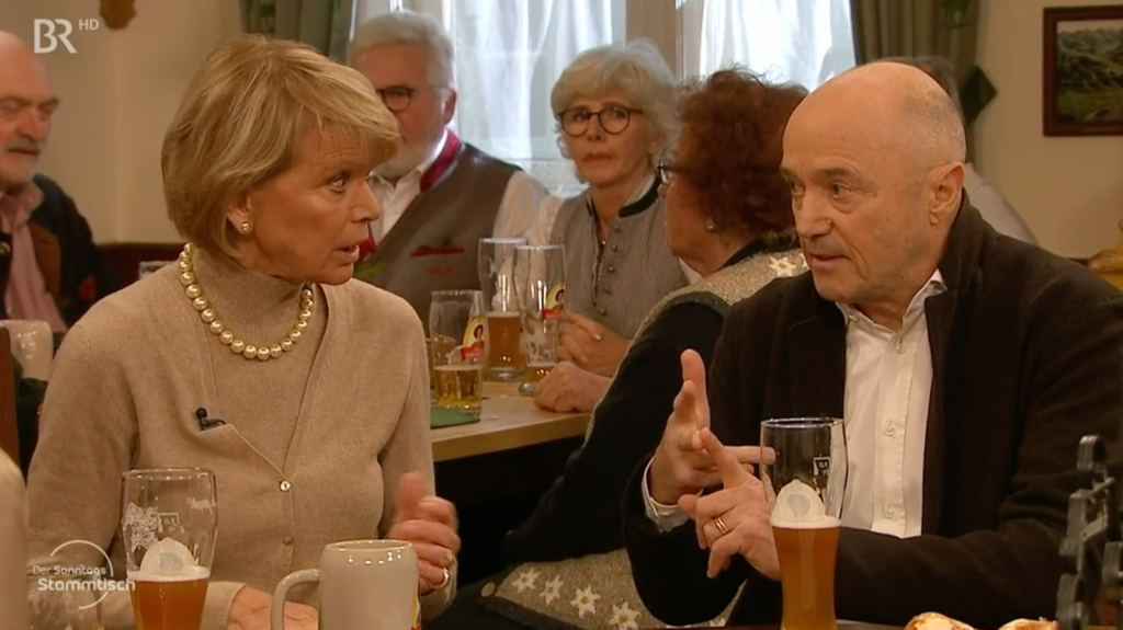 Christian Neureuther ist mit Uschi Glas zu Gast beim "Sonntags-Stammtisch" und kritisiert den IOC. | Bild: BR/Hendrik Bernau Christian Neureuther ist mit Uschi Glas zu Gast beim "Sonntags-Stammtisch" und kritisiert den IOC.