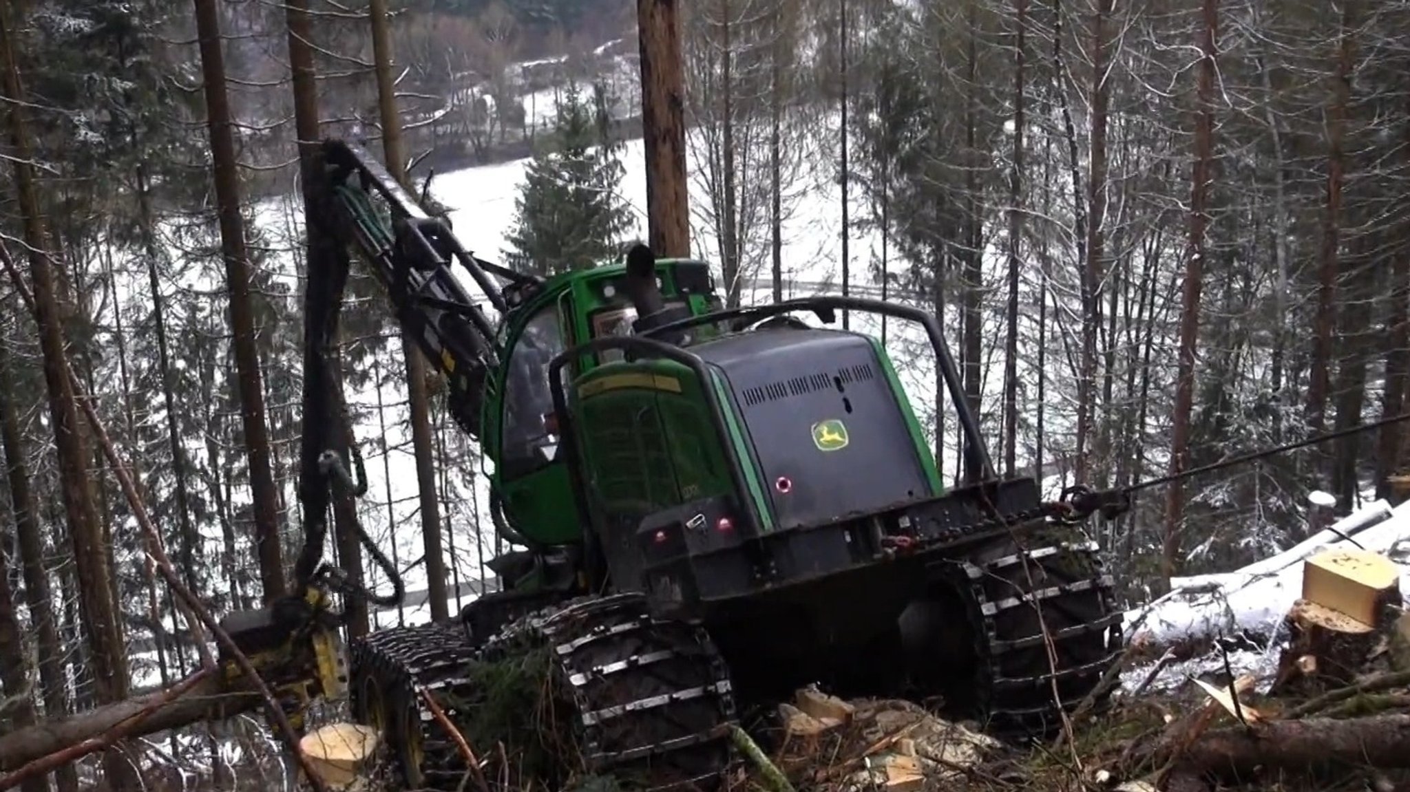 Mit dem Harvester im Steilhang - Holzernte im Frankenwald 