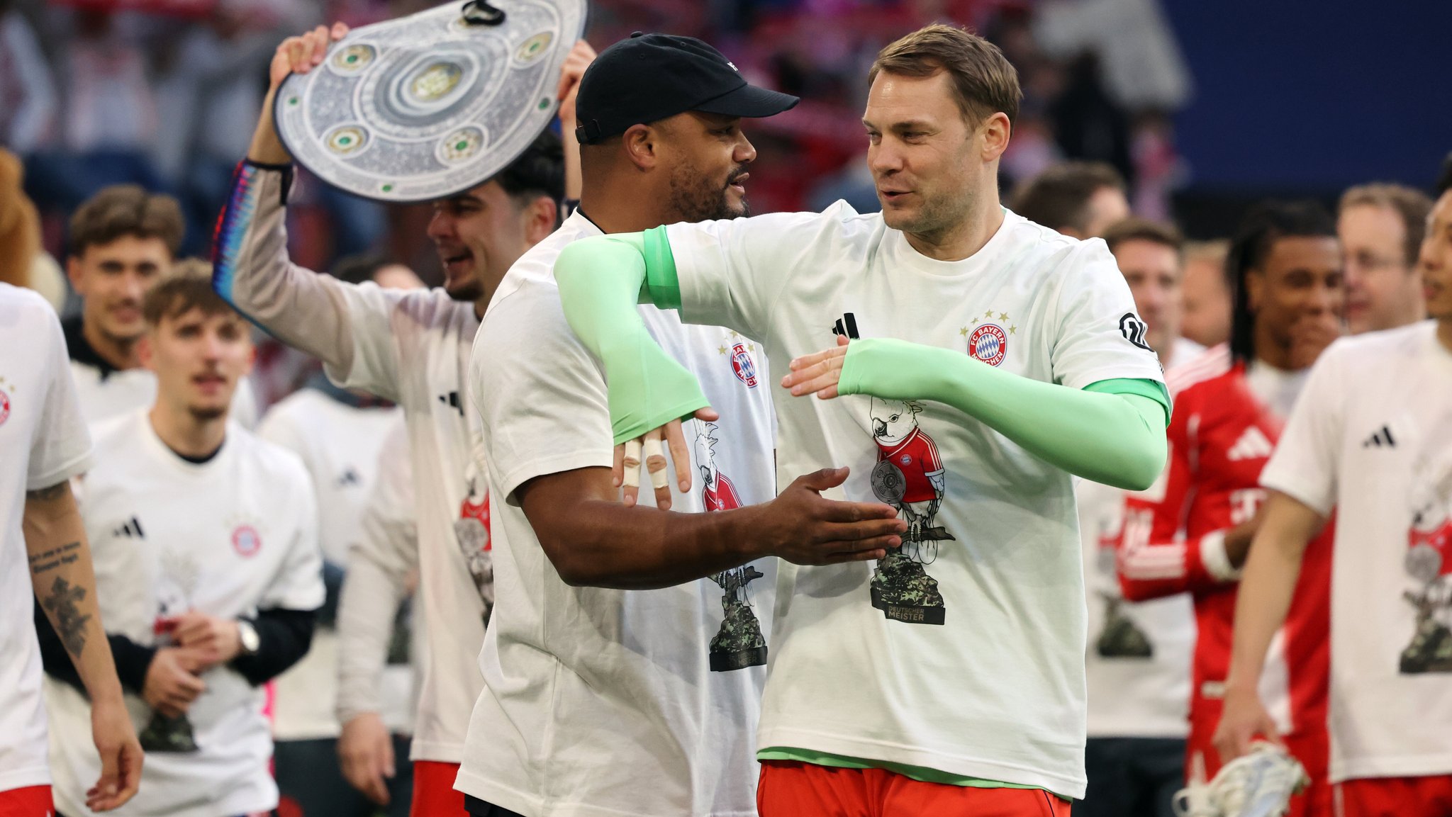 Vincent Kompany und Manuel Neuer | Bild: picture alliance / Pressefoto Rudel | Robin Rudel Vincent Kompany und Manuel Neuer