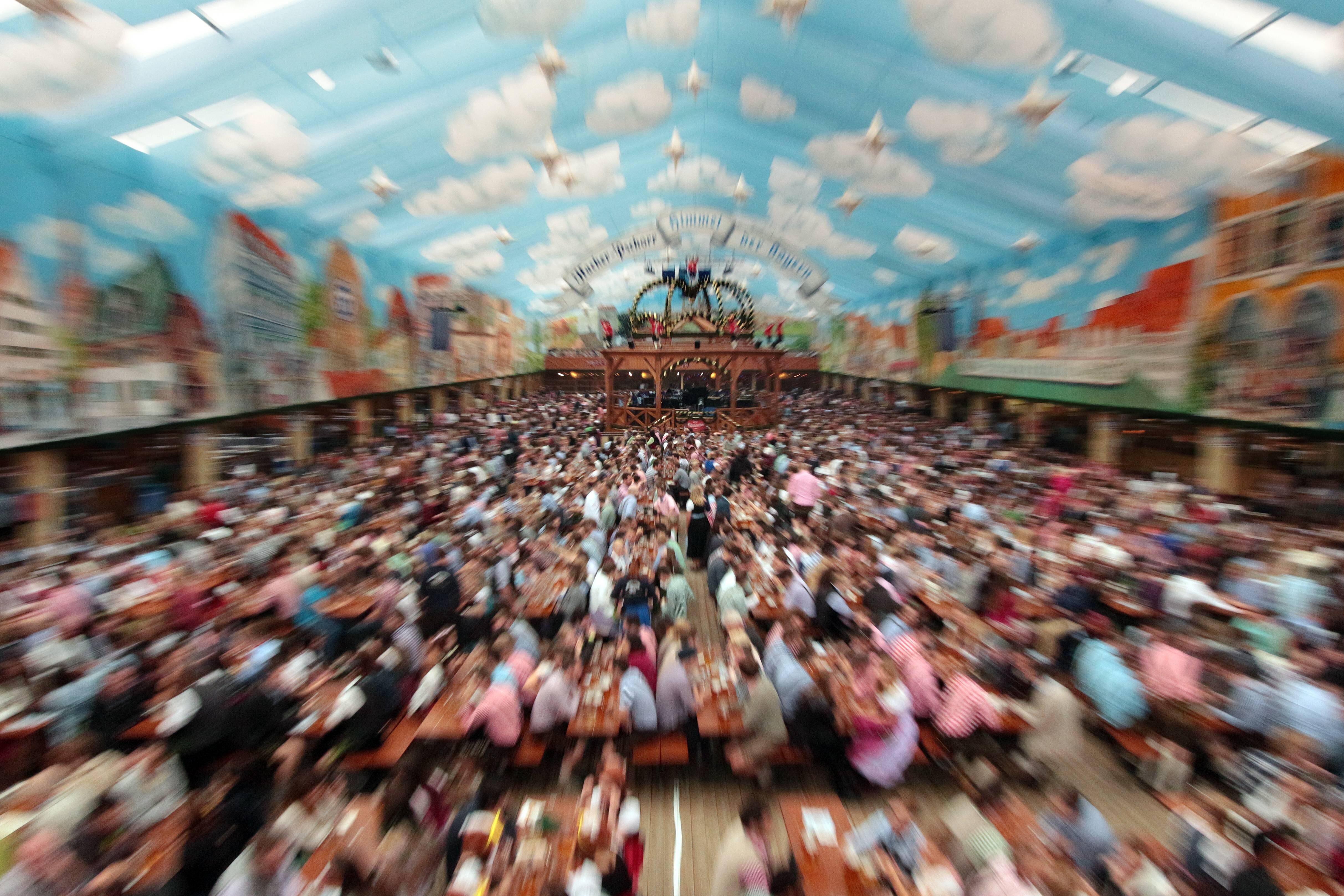 Oktoberfest München: Das Festzelt "Hacker Pschorr. Der Himmel der Bayern" von Innen (Archivbild).