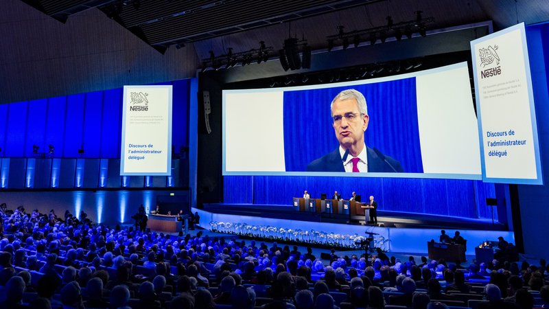 Laurent Freixe auf der Nestle-Hauptversammlung 2025 | Bild: picture alliance/KEYSTONE | JEAN-CHRISTOPHE BOTT Laurent Freixe auf der Nestle-Hauptversammlung 2025
