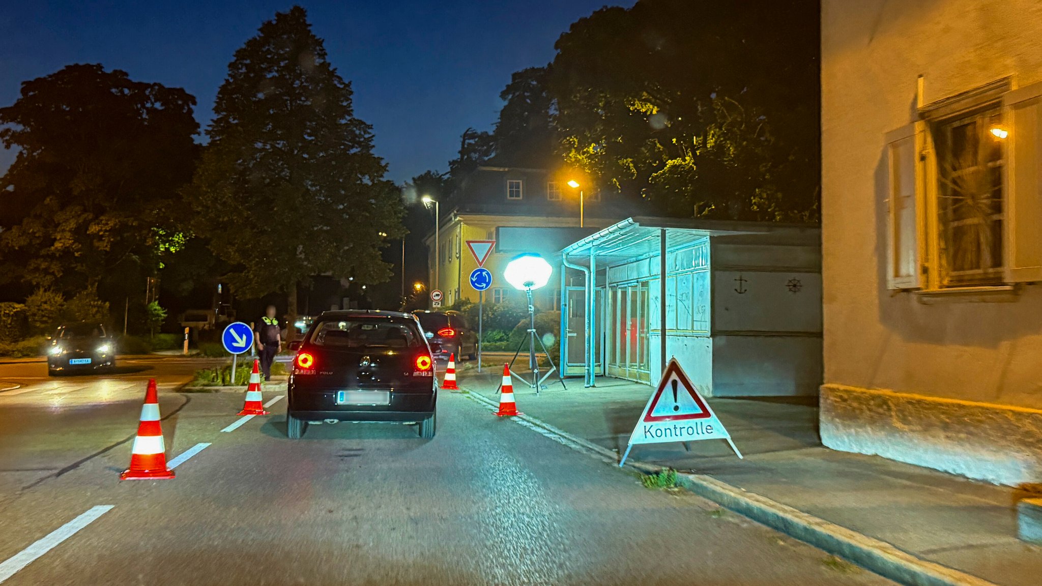 Vier Fahndungstreffer: Polizei stoppt Autofahrer an Grenze
