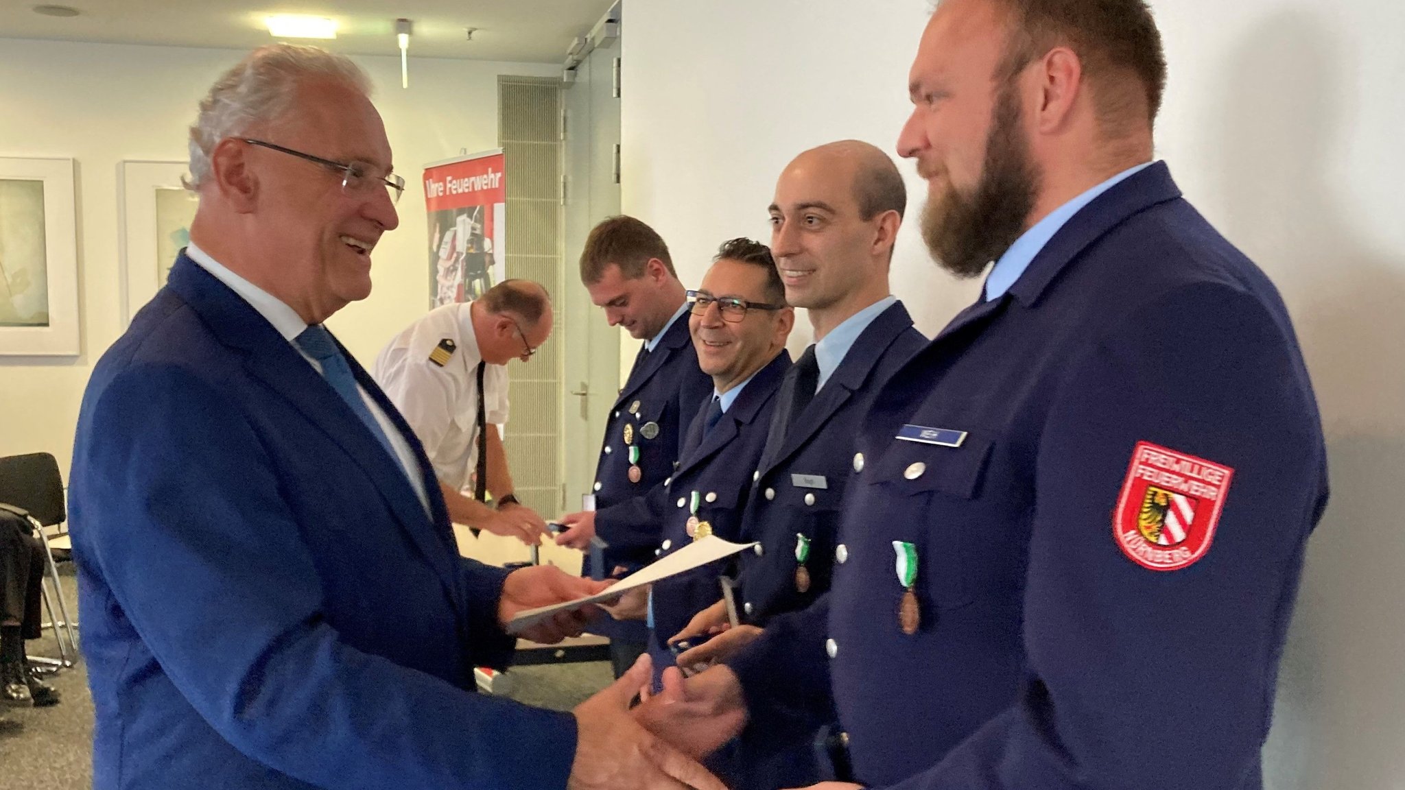 Medaillen für Waldbrandbekämpfer aus Franken