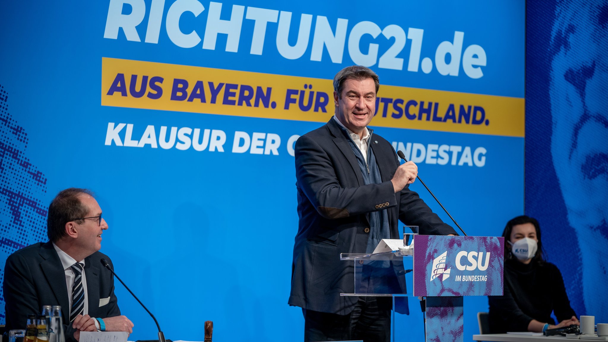 CSU-Politiker Markus Söder (Mitte), Alexander Dobrindt (l.) und Dorothee Bär (r.) bei der Winterklausur der CSU-Landesgruppe am 06.01.21.