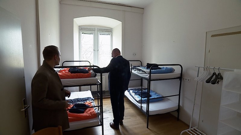 Flüchtlingsunterkunft mit vier Betten