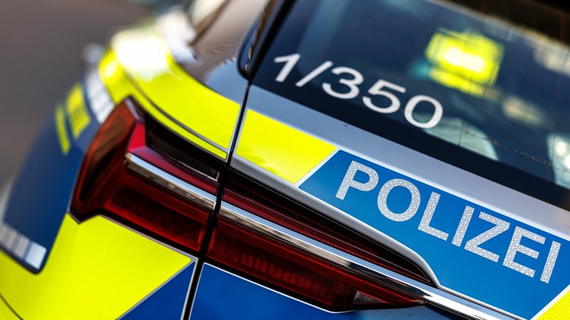 Streifenwagen in Karlsruhe (Symbolbild) | Bild: picture alliance / dpa | Matthias Balk Streifenwagen in Karlsruhe (Symbolbild)