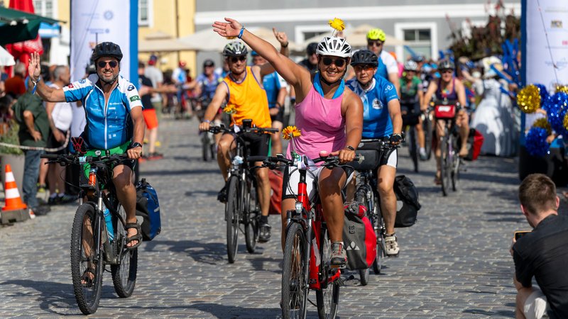 Radlerinnen und Radler | Bild: BR/Markus Konvalin Radlerinnen und Radler