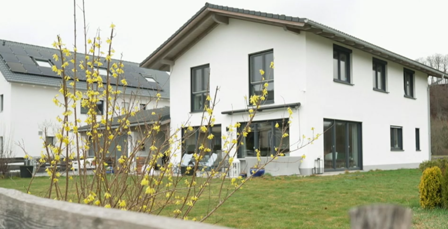 (Archivbild) Ein Einfamilienhaus im Außenbereich von Wolfratshausen, das so nicht genehmigt war. 