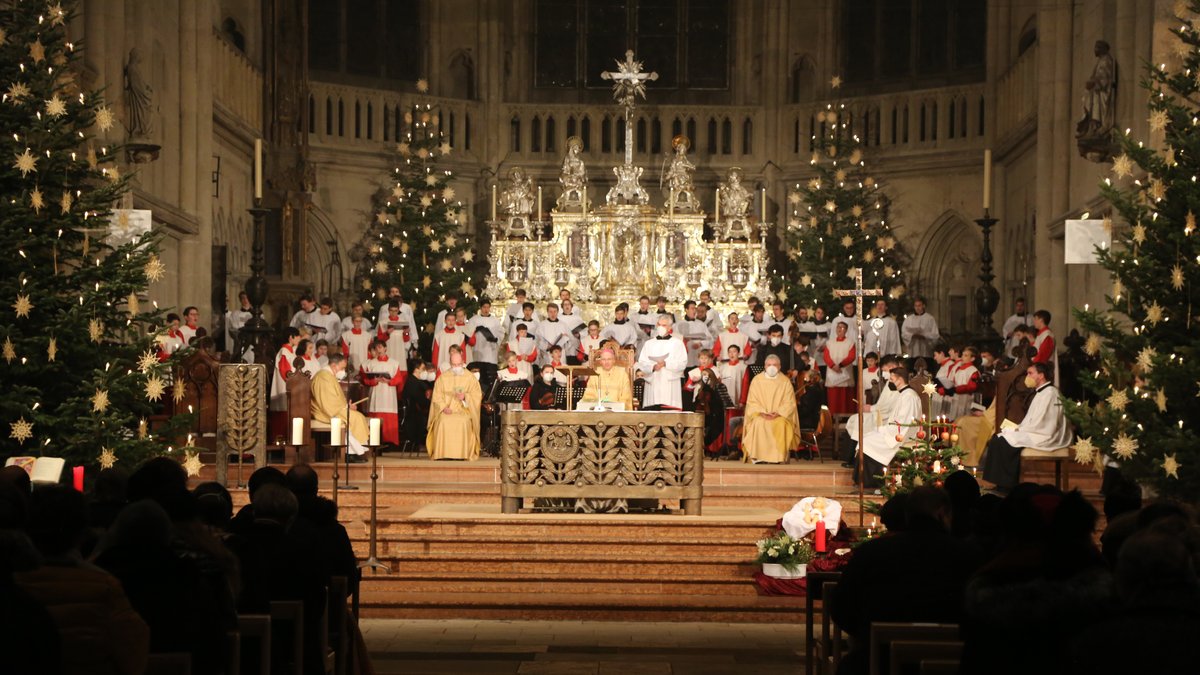 Der Chor der Domspatzen sorgte für die feierliche Atmosphäre bei der Christmette im Regensburger Dom